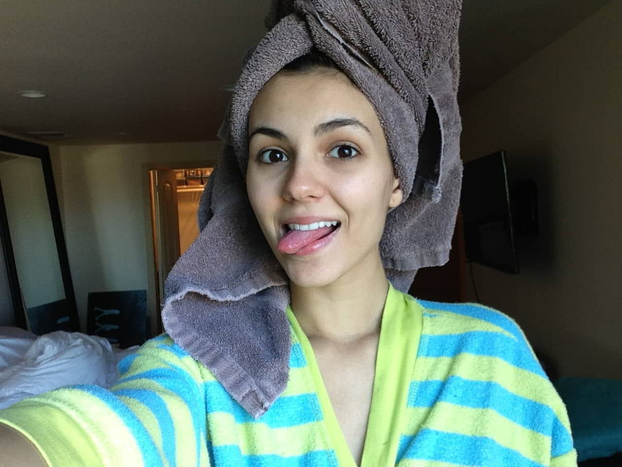 Victoria Justice - Leaked Cellphone Pictures (4)