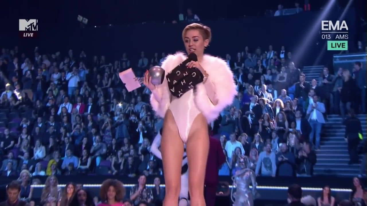 Miley Cyrus - MTV EMA (5)